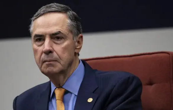 bolsonaro-tem-o-direito-de-“emitir-opiniao”,-diz-barroso