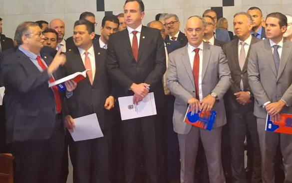 moraes-e-dino-vao-ao-senado-em-meio-a-pressao-da-oposicao-pela-anistia-na-camara
