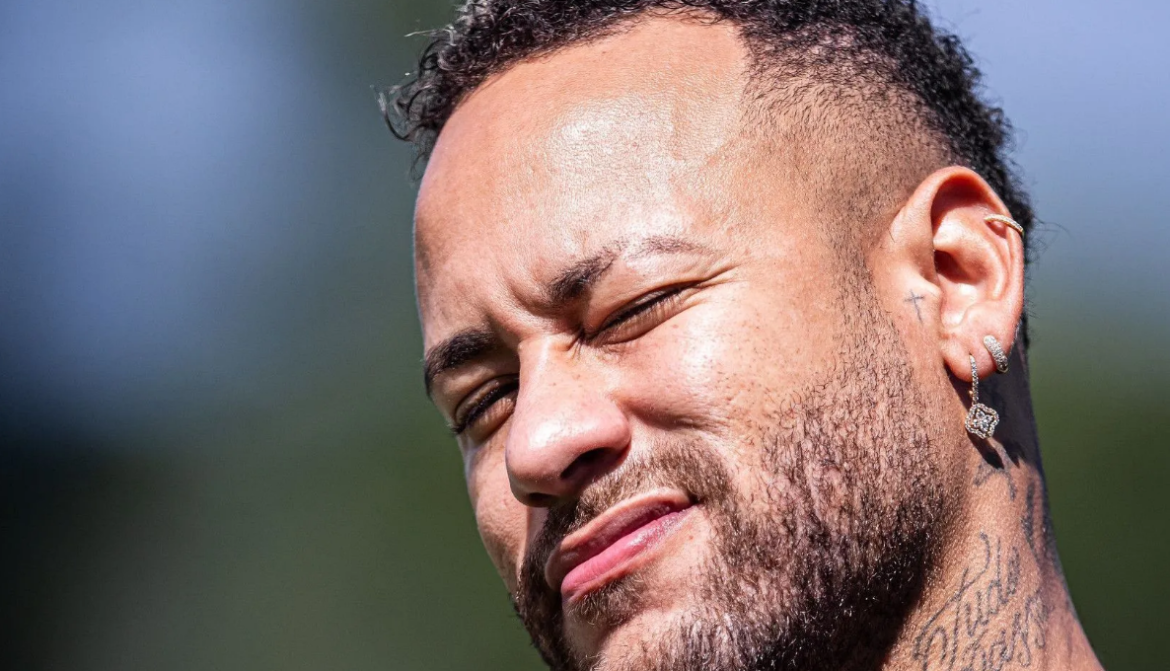 fora-dos-gramados-ha-um-mes,-neymar-posta-indireta:-“felicidade-incomoda-demais”