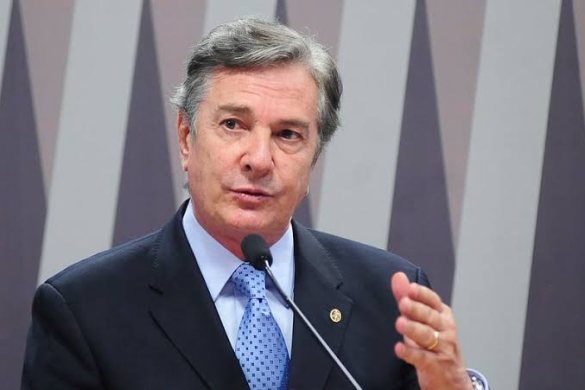 moraes-determina-suspensao-de-passaporte-diplomatico-de-collor