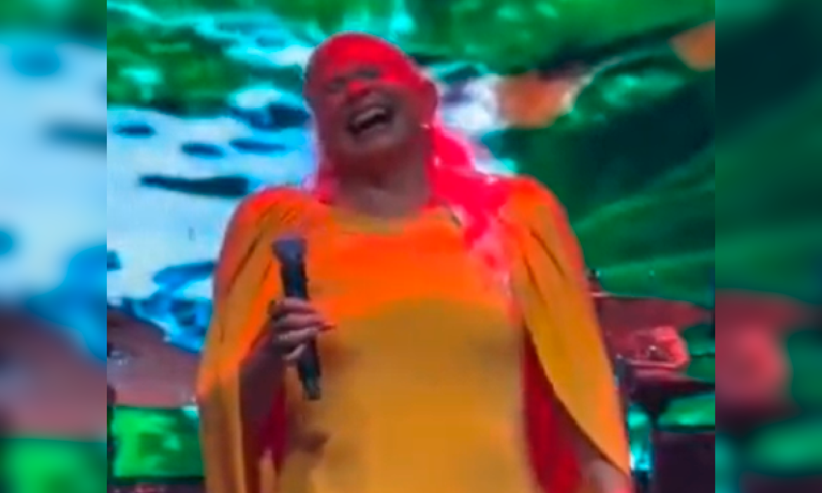 [video]-fafa-de-belem-debocha-de-jair-bolsonaro-durante-show:-“olha-a-tornozeleira-ai,-gente!”