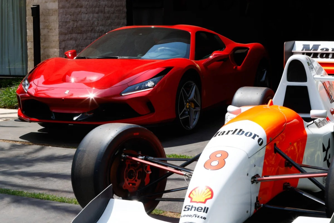 ferrari-de-r$-4,5-milhoes-financiada-ate-2027,-relogios-de-luxo-e-dinheiro-vivo:-empresario-do-df-diz-a-cpmi-do-inss-que-tudo-e-‘100%-legal’