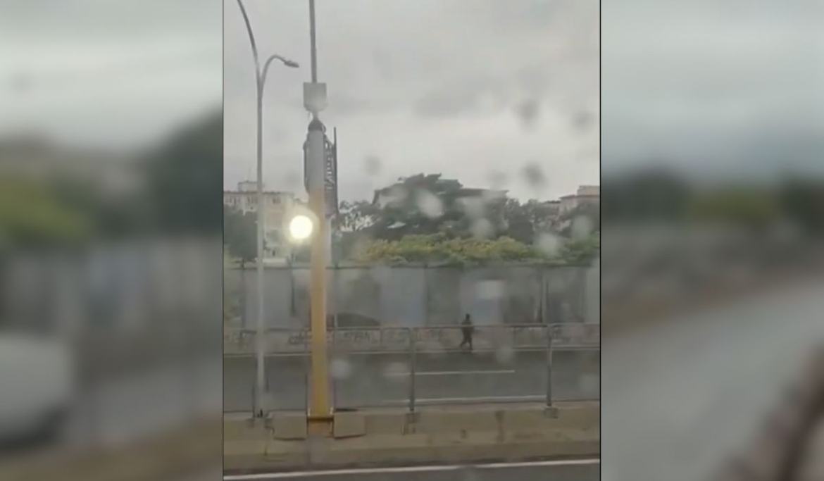 video:-tiroteio-na-linha-amarela-deixa-feridos-e-causa-panico-no-rio;-fuzil-e-apreendido