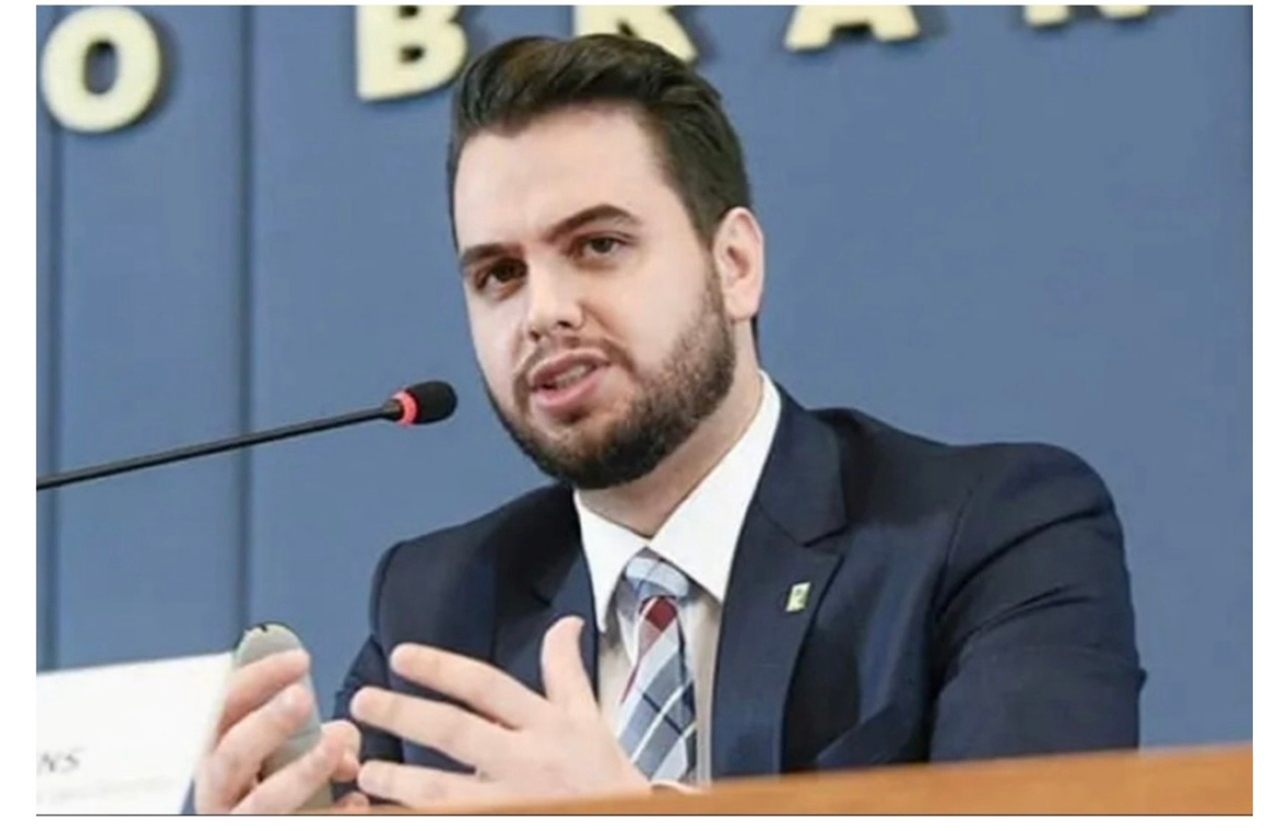 pf-prende-filipe-martins,-ex-assessor-de-bolsonaro,-a-pedido-de-moraes