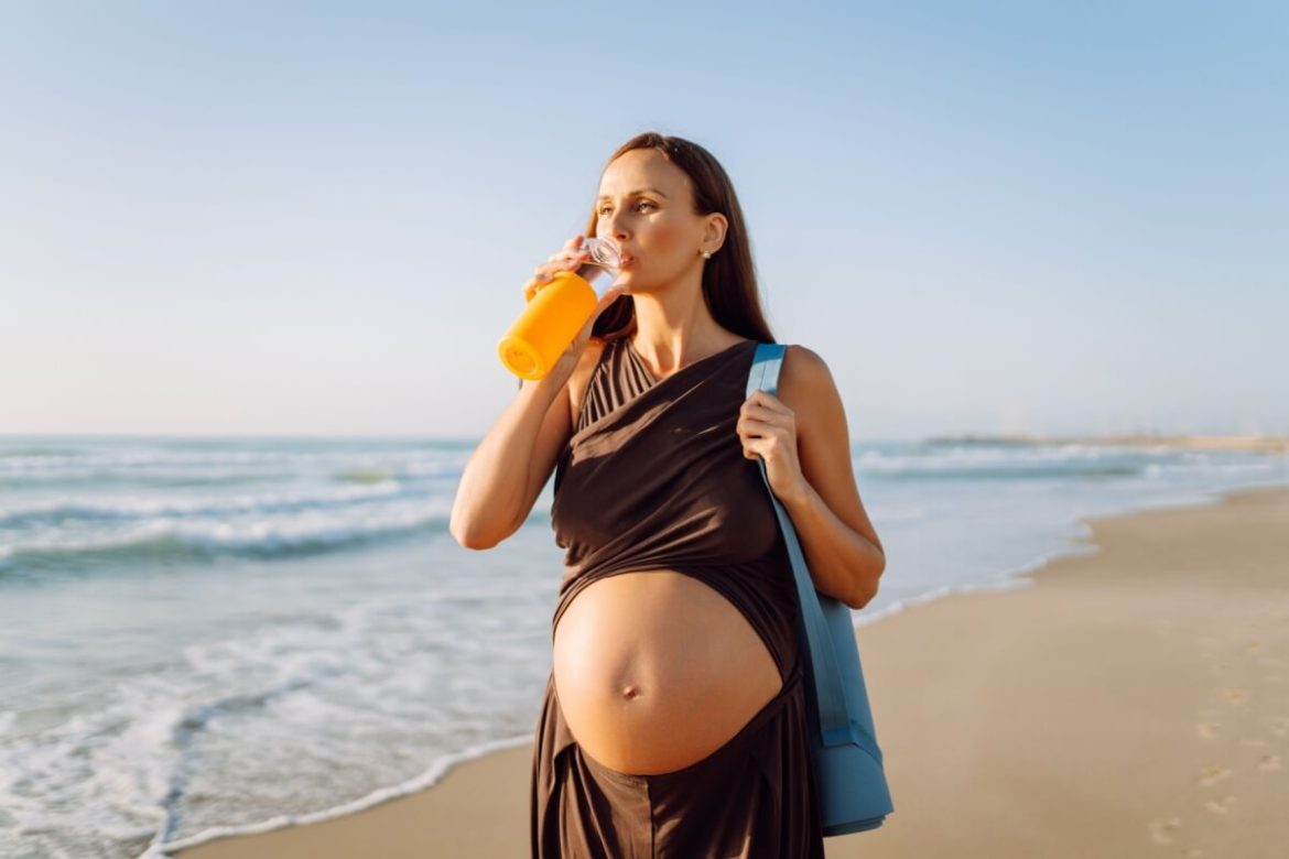 5-cuidados-essenciais-que-toda-gravida-deve-ter-na-praia