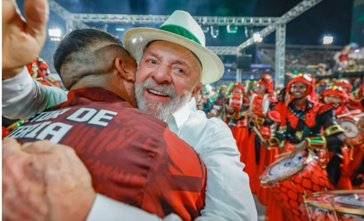 lula-se-manifesta-apos-noite-de-desfiles-na-sapucai:-“muita-emocao”