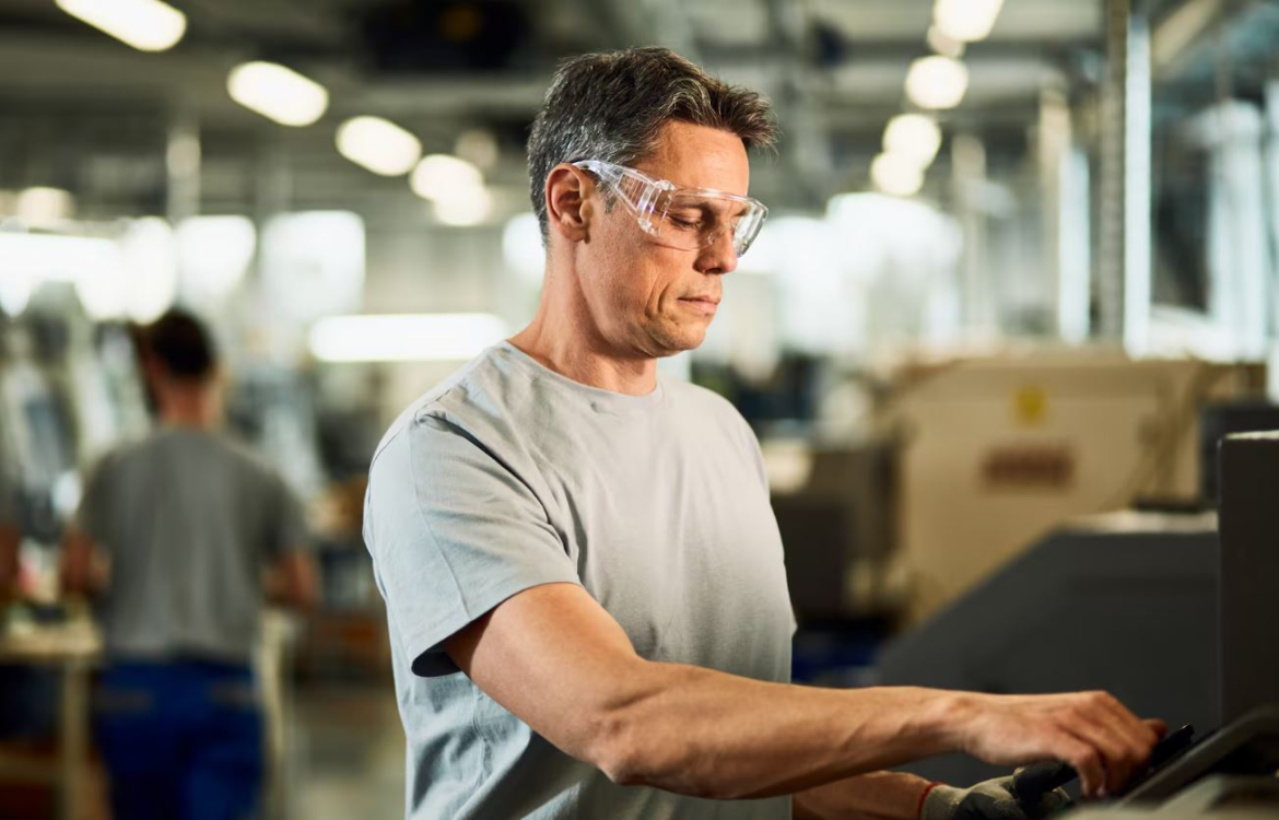 fim-da-escala-6×1-pode-gerar-rombo-bilionario-e-pressionar-industria,-alerta-entidade